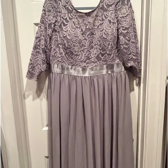 This is a beautiful dress that has only been worn twice. - Picture 1 of 6